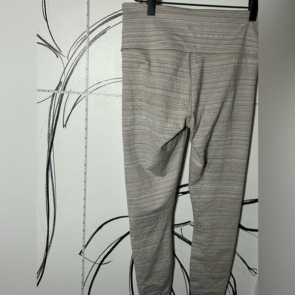 Athleta Cream Textured Women’s Capri Leggings, Size Small, Inner Pocket - Picture 11 of 11